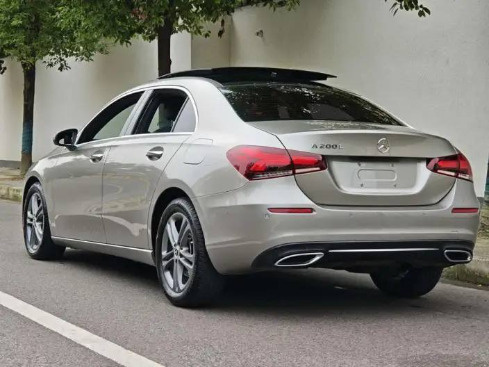 Mercedes-Benz A-class 2020 Model A 200 L – фото 4