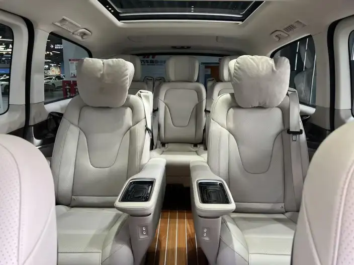Mercedes-Benz V-Class 2021 Model V 260 Premium Edition – фото 9