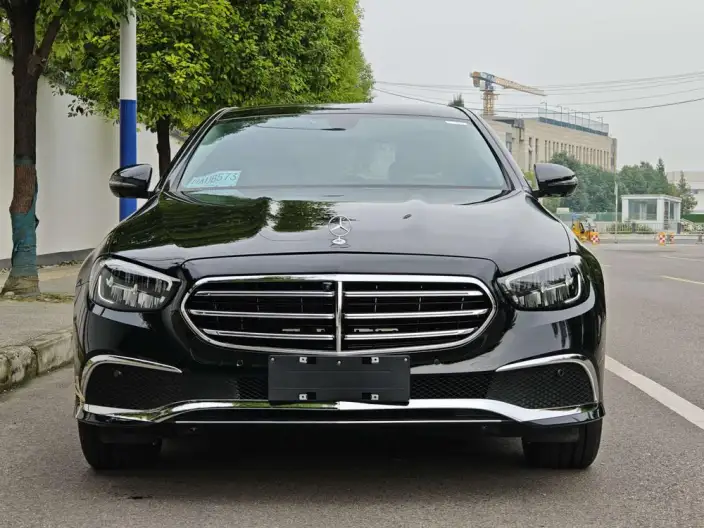 Mercedes-Benz E-Class 2023 Model E 300 L Fashion Model sedan – фото 2
