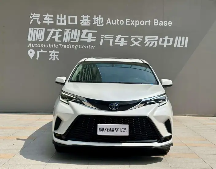 Toyota Sienna 2023 Model Hybrid 2.5L Comfort Edition – фото 2