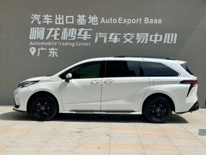 Toyota Sienna 2023 Model Hybrid 2.5L Comfort Edition – фото 3
