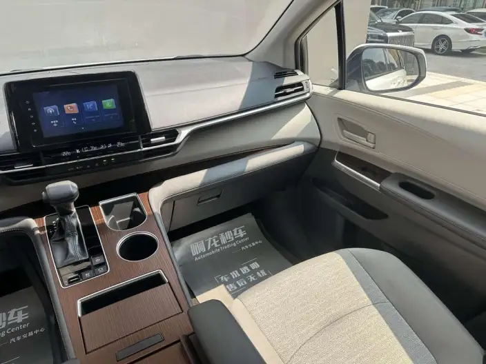 Toyota Sienna 2023 Model Hybrid 2.5L Comfort Edition – фото 6