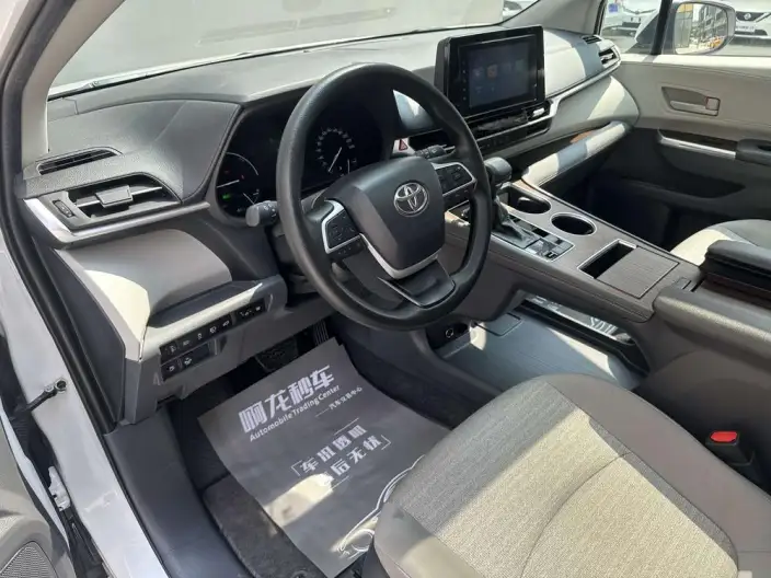 Toyota Sienna 2023 Model Hybrid 2.5L Comfort Edition – фото 9