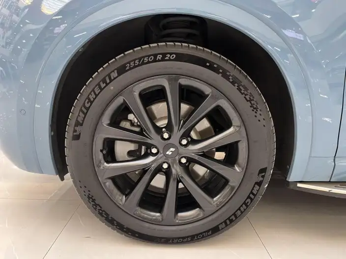 Li Auto ONE 2021 Model Extended Range 6 seat Edition – фото 9