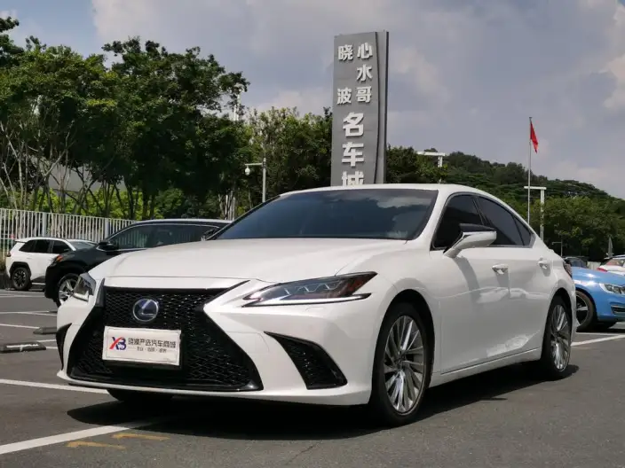 Lexus ES 2020 Model 300h Executive Edition China VI