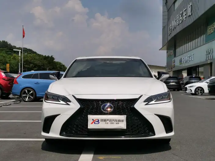 Lexus ES 2020 Model 300h Executive Edition China VI