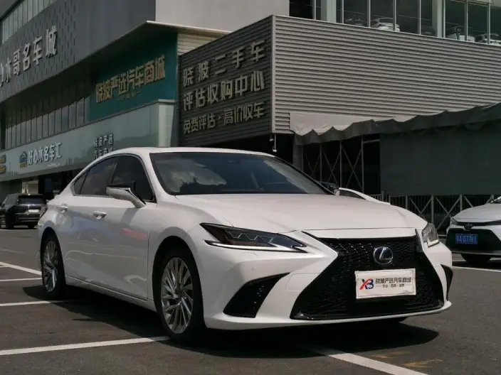 Lexus ES 2020 Model 300h Executive Edition China VI