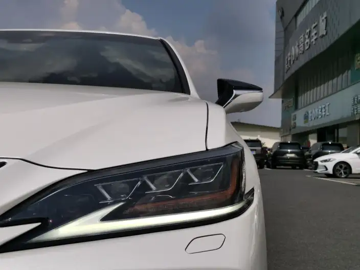 Lexus ES 2020 Model 300h Executive Edition China VI – фото 10