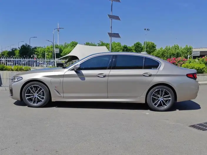 BMW 5 Series PHEV 2021 Model 535Le M Sports Set – фото 4