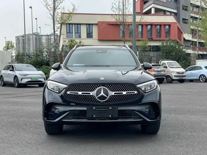 Mercedes-Benz GLC 2023 Model Facelift GLC 300 L 4MATIC Dynamic Model 5 seat – фото 2