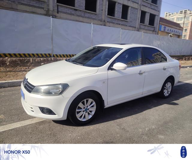 Volkswagen Jetta 2015 модификация 1.6L автоматическое Com f ort – фото 1