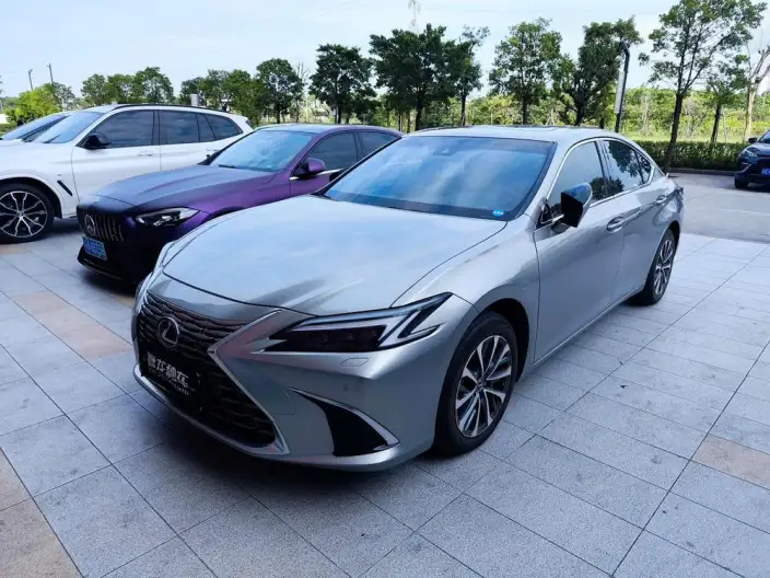 Lexus ES 2025 Model 200 Premium