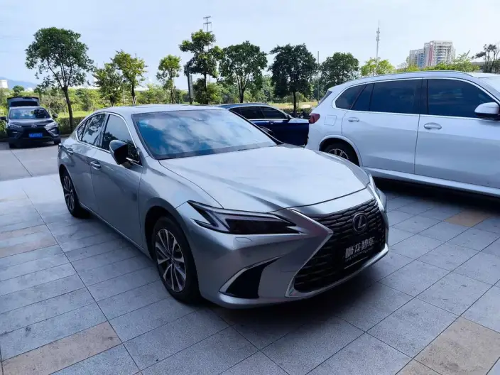Lexus ES 2025 Model 200 Premium
