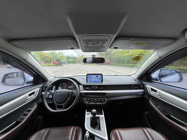 Forthing T5 2022 Shengshi 1.6L Manual Dream 5-seat – фото 5