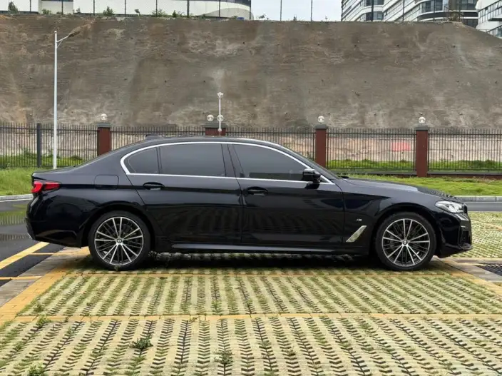 BMW 5 Series 2021 Model 530Li Leading Model M Sports Set – фото 7