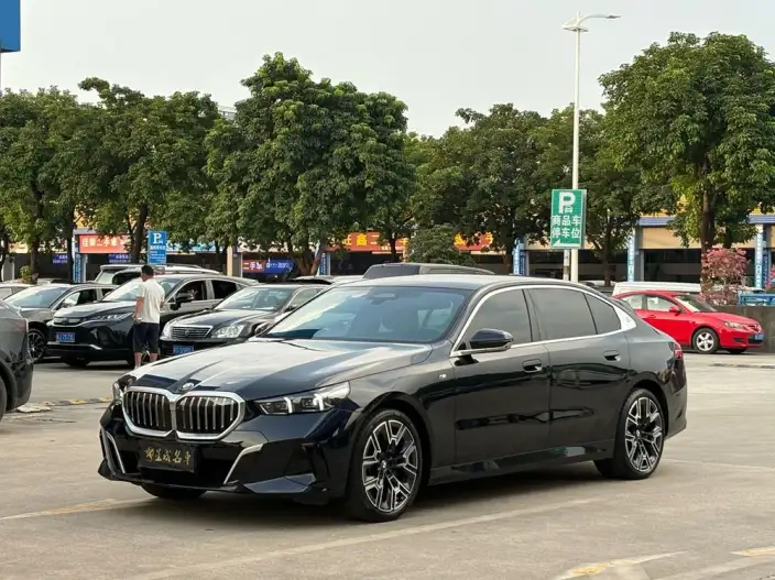 BMW 5 Series 2024 Model 530Li Exclusive Model M Sports Set – фото 1