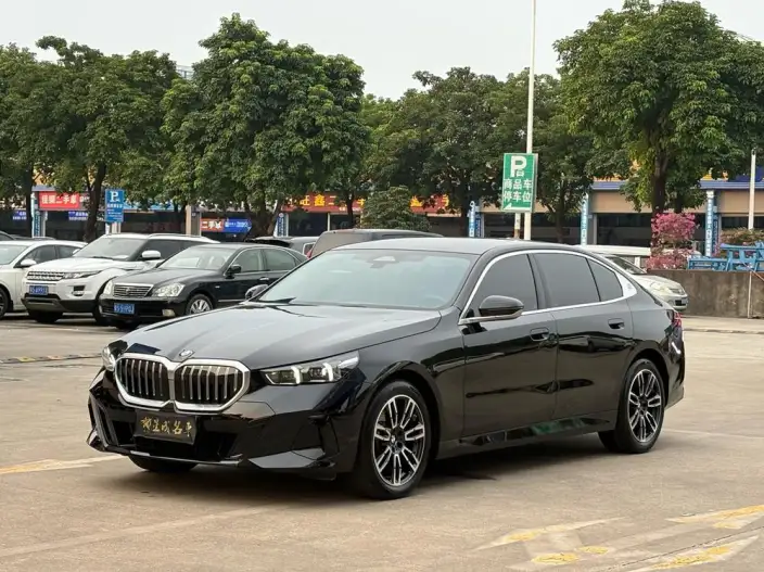 BMW 5 Series 2025 Model 525Li M Sports Set – фото 1