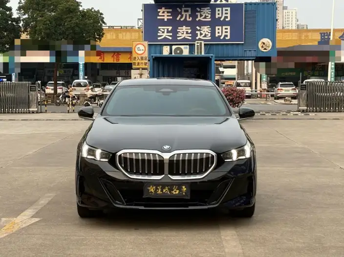 BMW 5 Series 2025 Model 525Li M Sports Set – фото 2