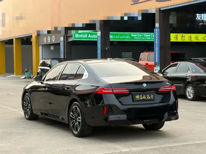 BMW 5 Series 2025 Model 525Li M Sports Set – фото 4