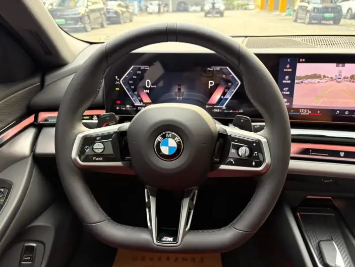 BMW 5 Series 2025 Model 525Li M Sports Set – фото 10