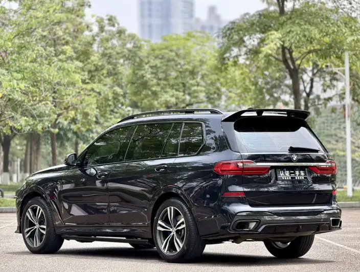 BMW X7 2021 Model xDrive40i Exclusive Model M Sports Set – фото 4