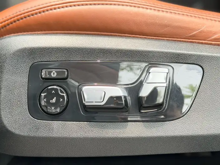 BMW X7 2021 Model xDrive40i Exclusive Model M Sports Set – фото 10