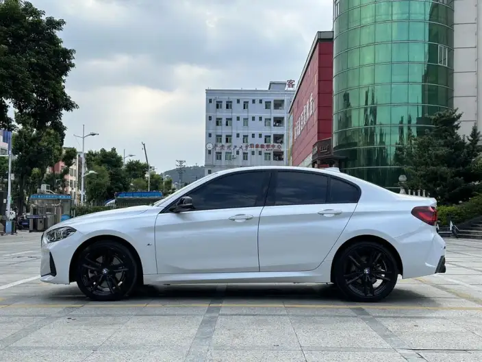 BMW 1 Series 2023 Model 125i M Sports Night Edition – фото 4