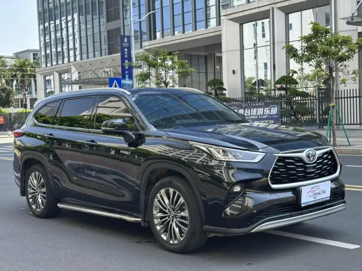 Toyota Highlander 2023 Model Hybrid 2.5L 4WD Premium Edition 7 seat – фото 3
