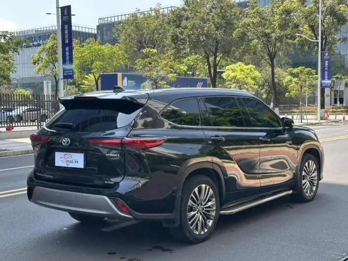 Toyota Highlander 2023 Model Hybrid 2.5L 4WD Premium Edition 7 seat – фото 6
