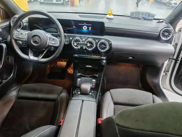 Mercedes-Benz A-class 2021 Model A 200 L Sports sedan Fashion Edition – фото 6