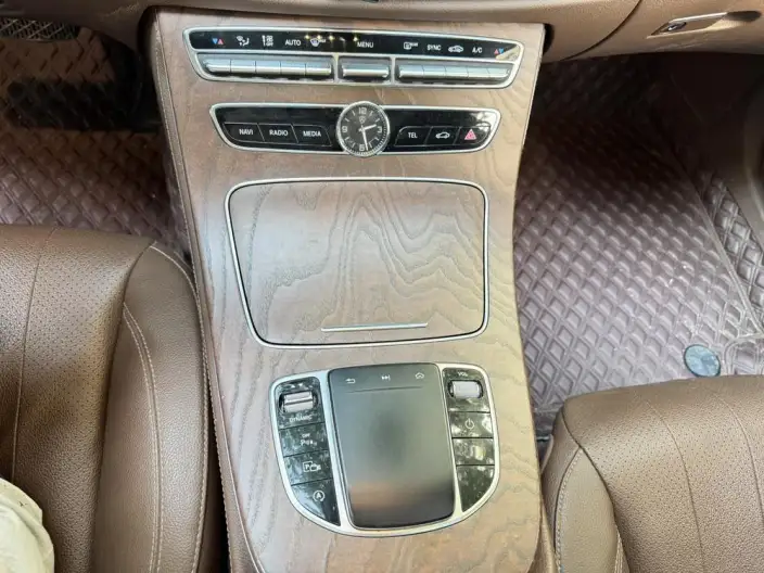 Mercedes-Benz E-Class 2020 Model E 300 L Fashion Model – фото 9