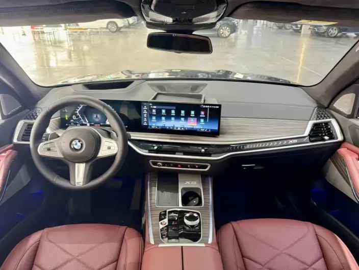 BMW X5 2023 Model xDrive40Li M Sports Set – фото 9