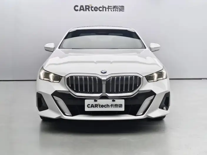 BMW 5 Series 2025 Model 530Li Leading Model M Sports Set – фото 2
