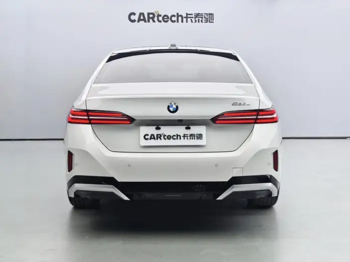 BMW 5 Series 2025 Model 530Li Leading Model M Sports Set – фото 4