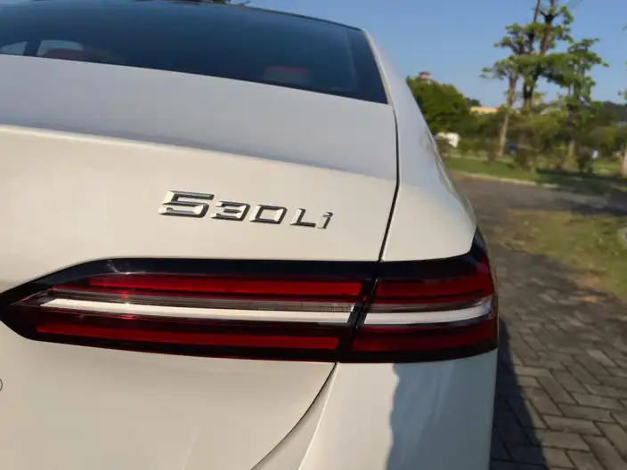 BMW 5 Series 2026 Model 530Li Exclusive Model M Sports Set – фото 7