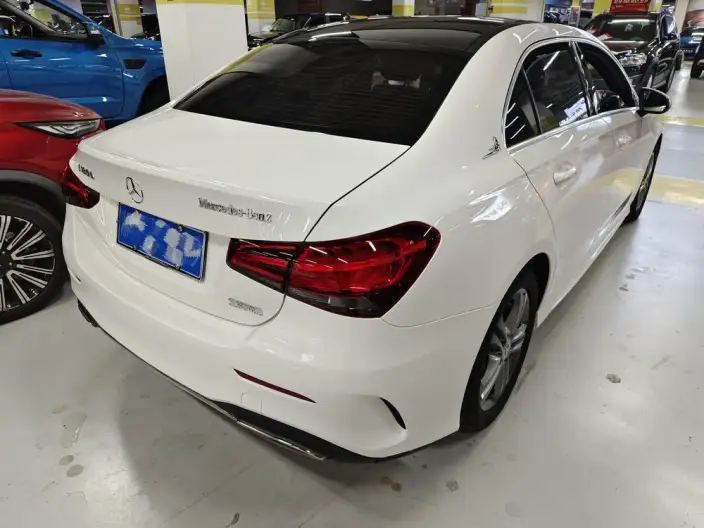 Mercedes-Benz A-class 2021 Model A 180 L Sports sedan – фото 4
