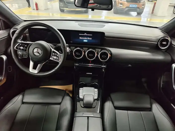 Mercedes-Benz A-class 2021 Model A 180 L Sports sedan – фото 7