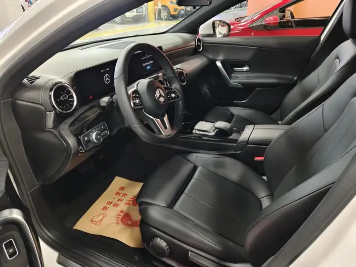 Mercedes-Benz A-class 2021 Model A 180 L Sports sedan – фото 9