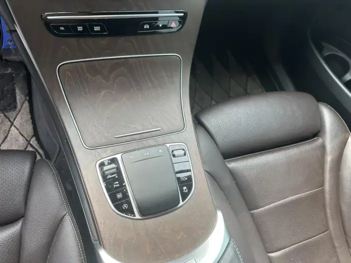 Mercedes-Benz GLC 2020 Model GLC 260 L 4MATIC Luxury Model – фото 10