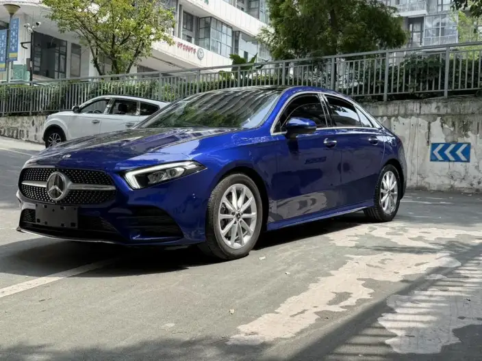Mercedes-Benz A-class 2020 Model A 200 L Sports sedan – фото 1