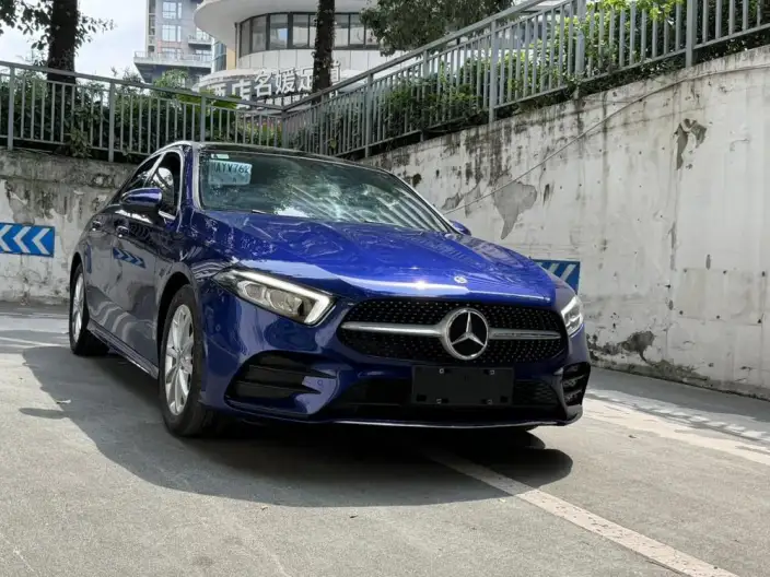 Mercedes-Benz A-class 2020 Model A 200 L Sports sedan – фото 3
