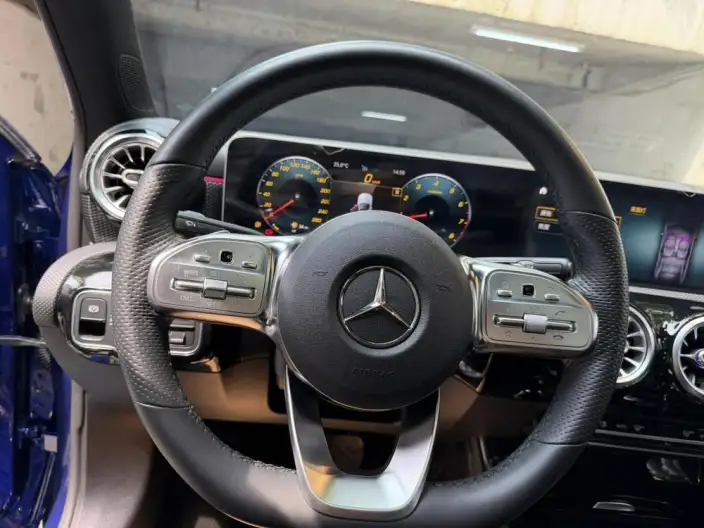 Mercedes-Benz A-class 2020 Model A 200 L Sports sedan – фото 10