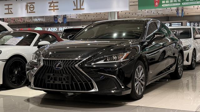 Lexus ES 2022 300h Excellence – фото 1