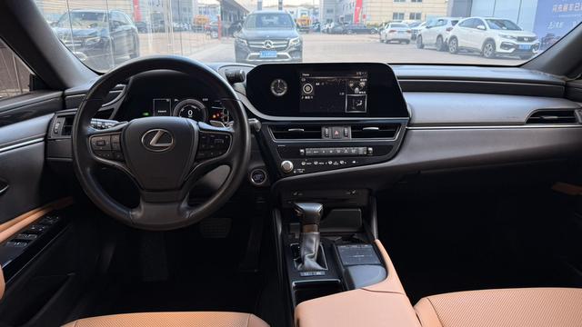 Lexus ES 2022 300h Excellence – фото 9
