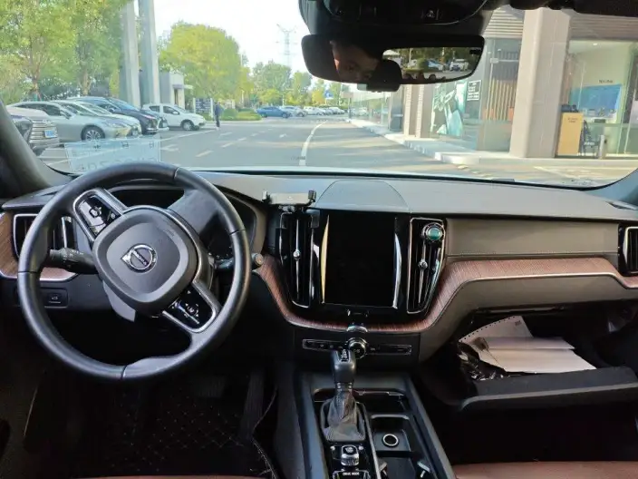 Volvo XC60 2021 Model T5 4WD Smart Range Deluxe Edition – фото 6
