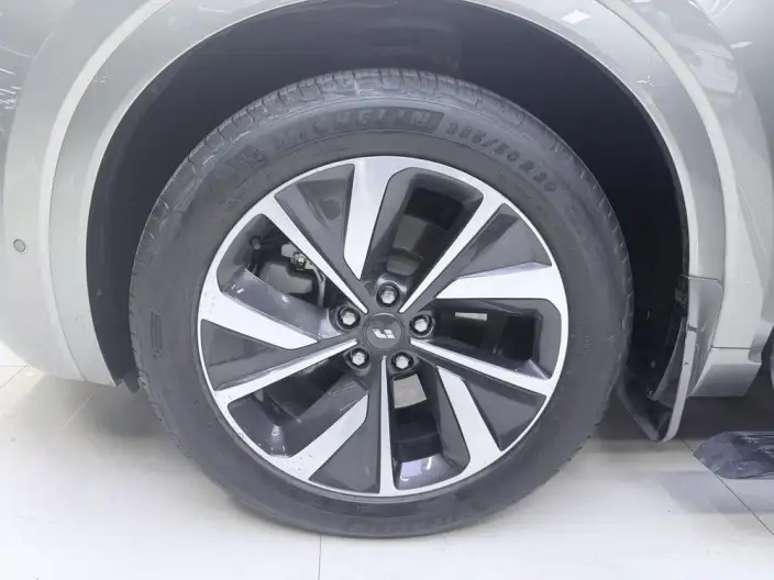 Li Auto ONE 2021 Model Extended Range 6 seat Edition – фото 9