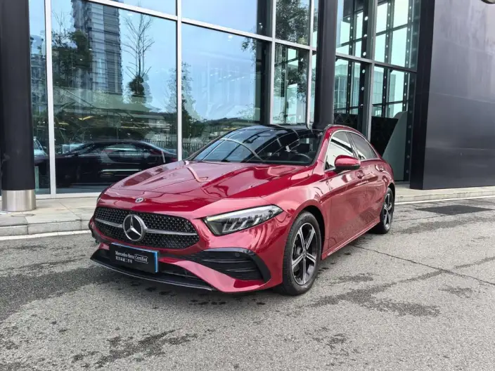 Mercedes-Benz A-class 2023 Model A 200 L Sports sedan Fashion Edition – фото 1