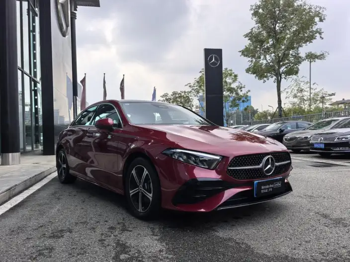 Mercedes-Benz A-class 2023 Model A 200 L Sports sedan Fashion Edition – фото 3