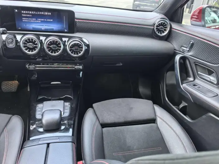 Mercedes-Benz A-class 2023 Model A 200 L Sports sedan Fashion Edition – фото 8