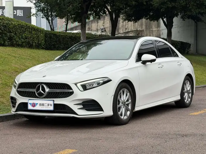 Mercedes-Benz A-class 2022 Model A 200 L Sports sedan Dynamic Edition – фото 1